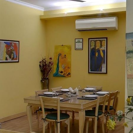 Colonel'S Retreat At The Airport Bed and Breakfast New Delhi Exteriör bild