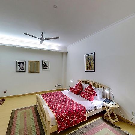 Colonel'S Retreat At The Airport Bed and Breakfast New Delhi Exteriör bild