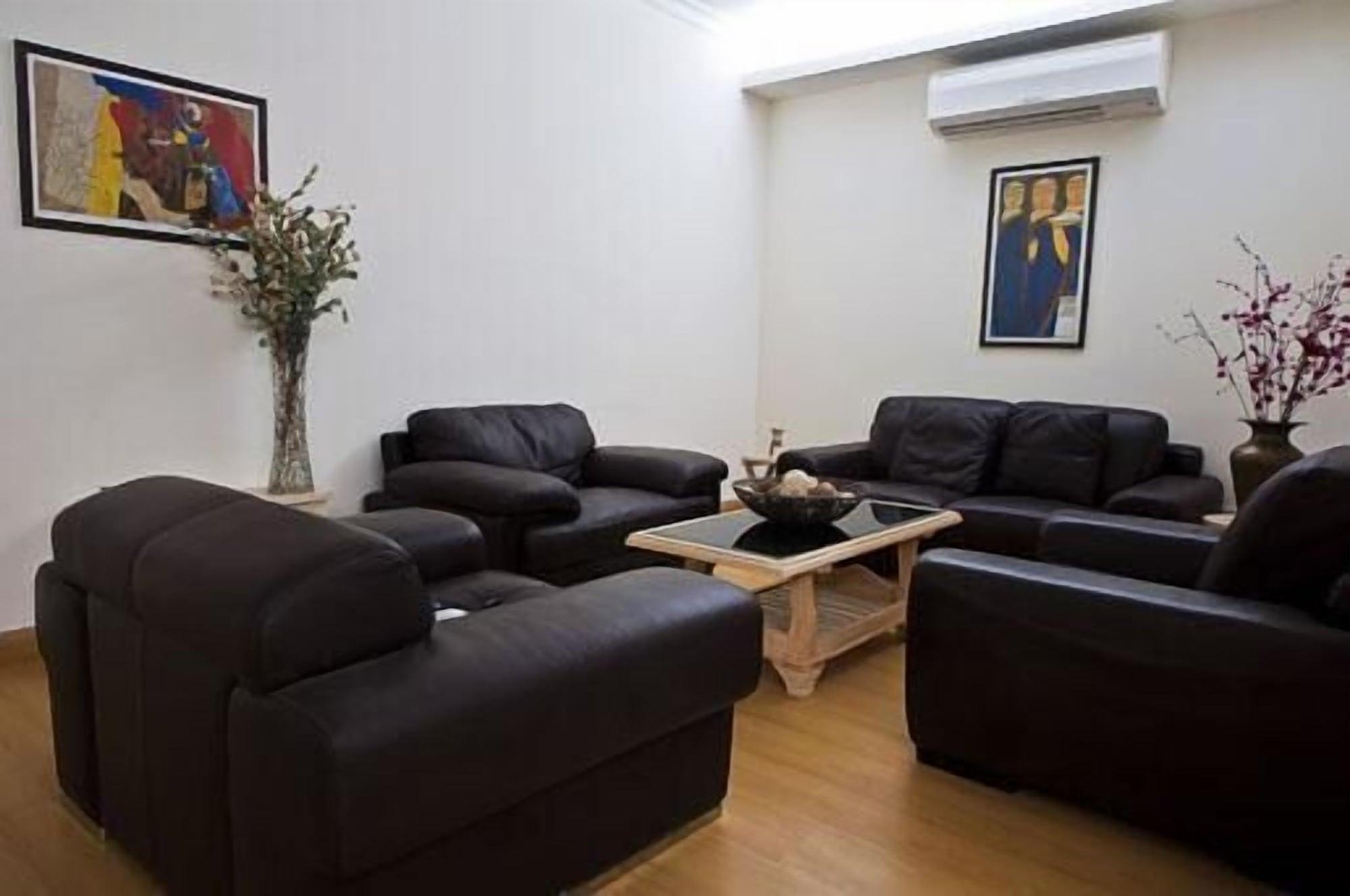 Colonel'S Retreat At The Airport Bed and Breakfast New Delhi Exteriör bild