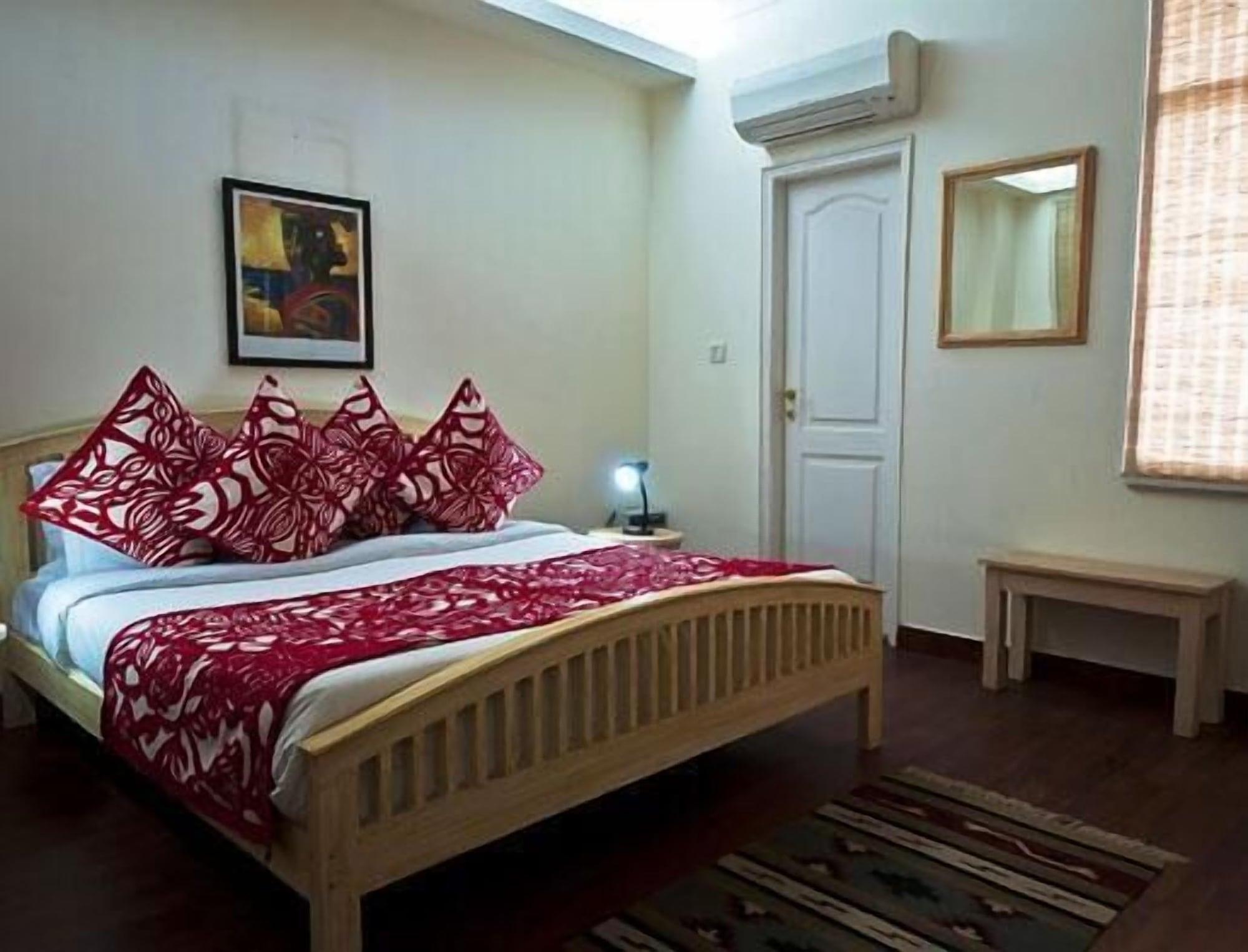Colonel'S Retreat At The Airport Bed and Breakfast New Delhi Exteriör bild