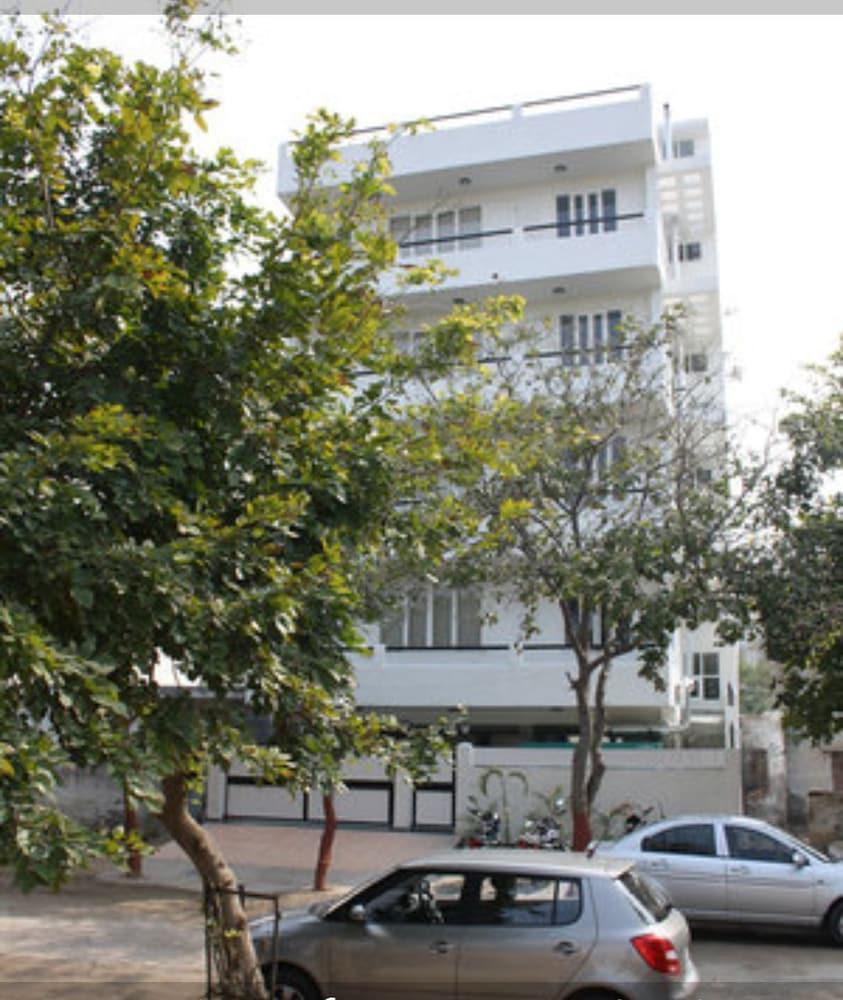 Colonel'S Retreat At The Airport Bed and Breakfast New Delhi Exteriör bild