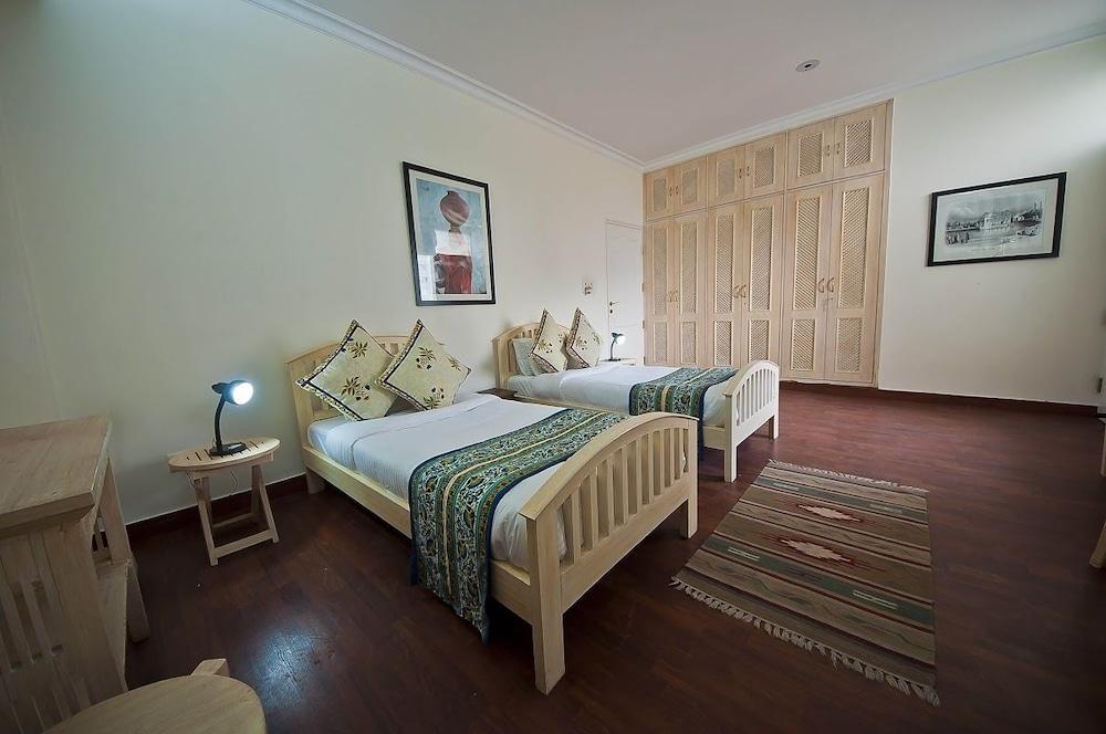 Colonel'S Retreat At The Airport Bed and Breakfast New Delhi Exteriör bild