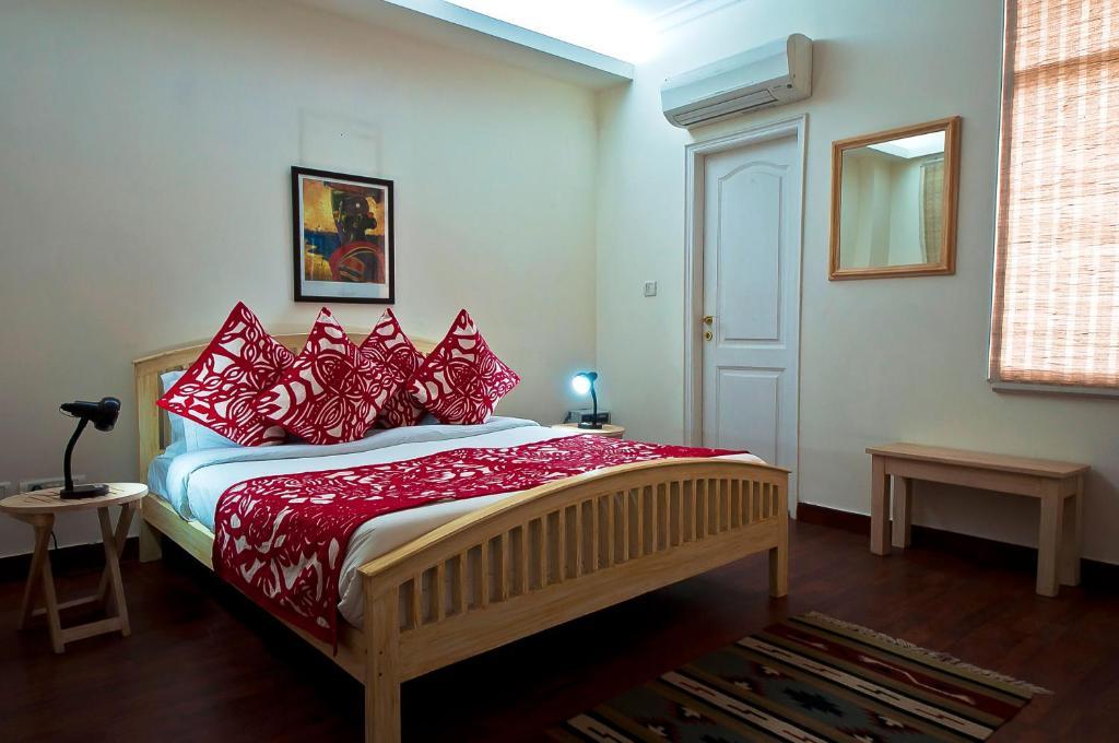 Colonel'S Retreat At The Airport Bed and Breakfast New Delhi Exteriör bild