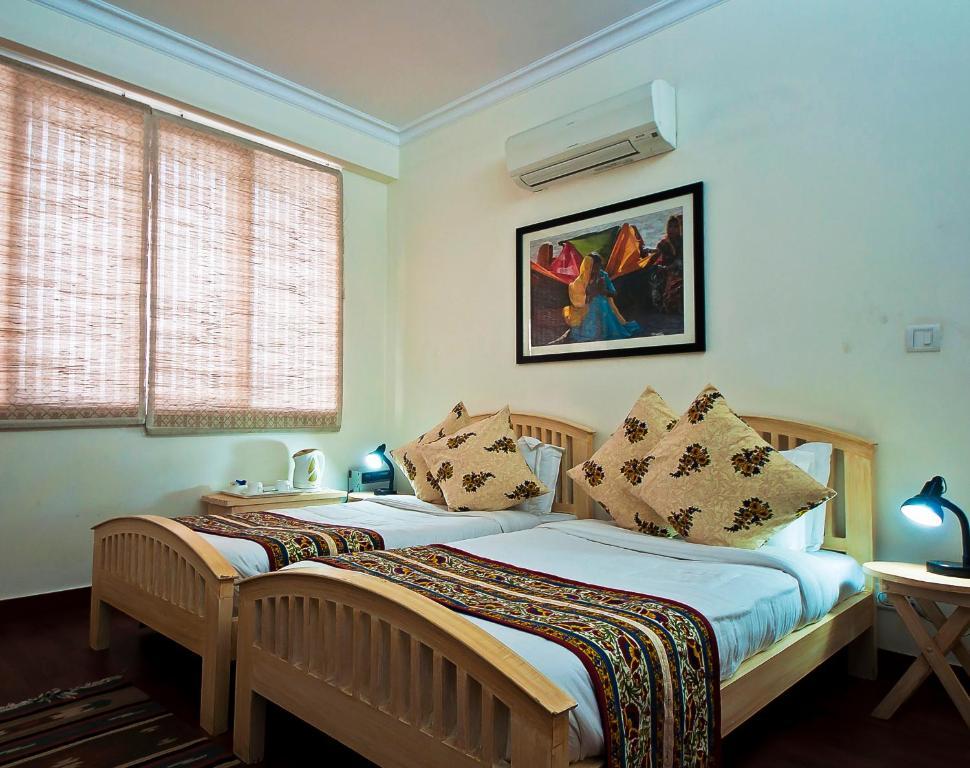 Colonel'S Retreat At The Airport Bed and Breakfast New Delhi Exteriör bild