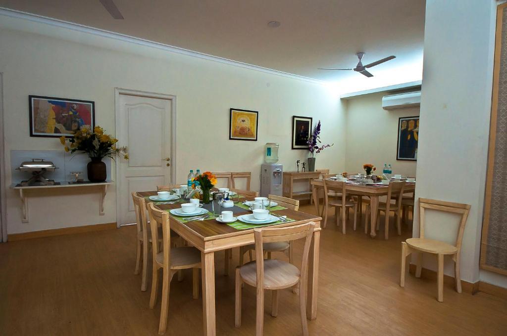 Colonel'S Retreat At The Airport Bed and Breakfast New Delhi Exteriör bild