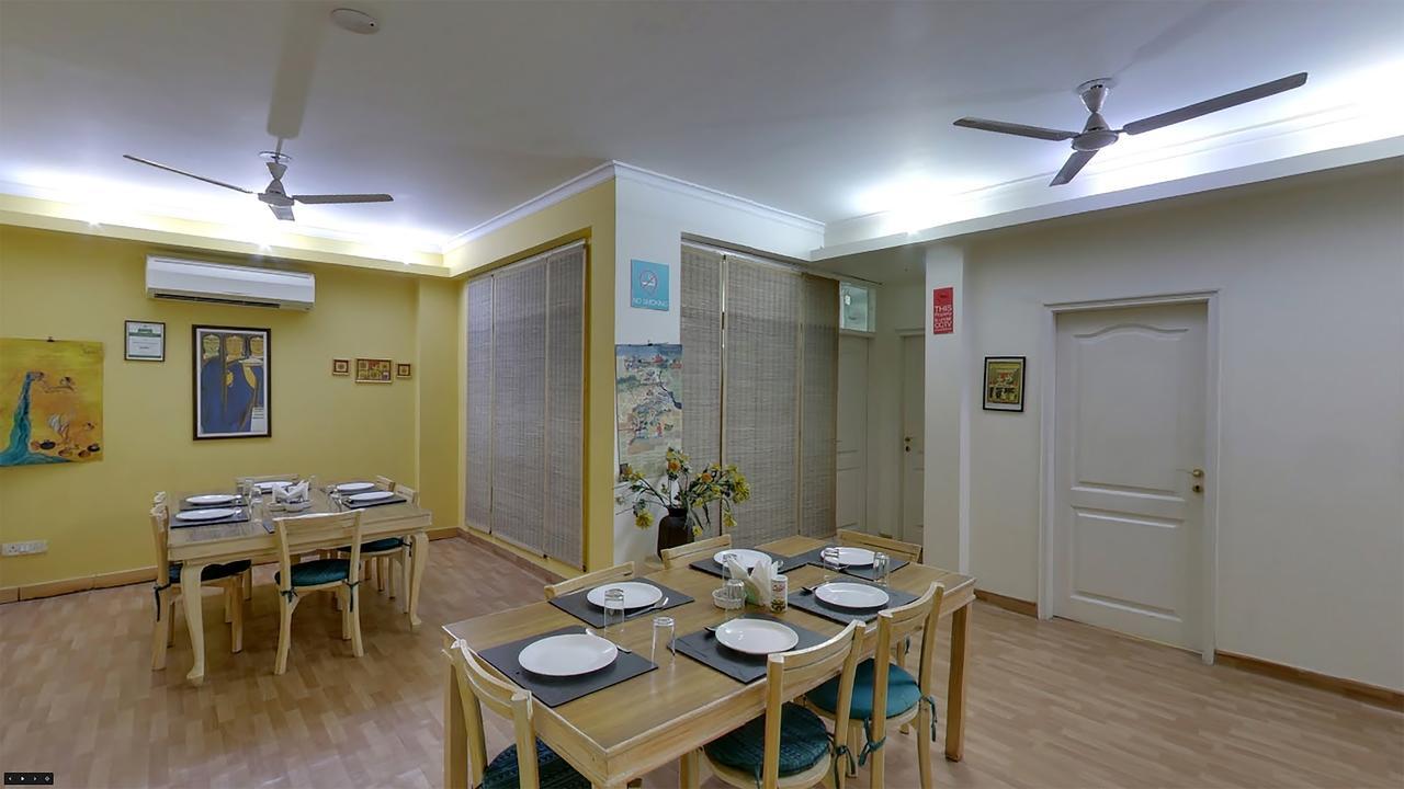 Colonel'S Retreat At The Airport Bed and Breakfast New Delhi Exteriör bild