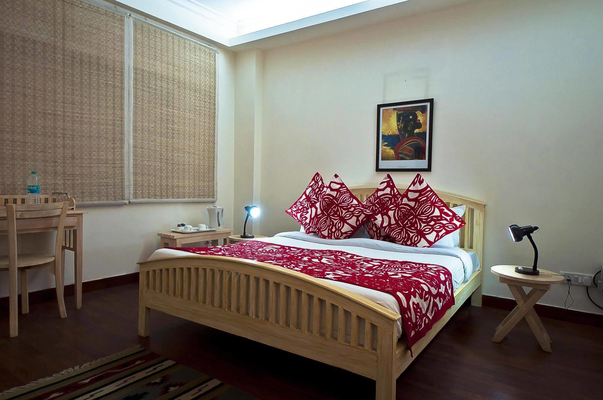 Colonel'S Retreat At The Airport Bed and Breakfast New Delhi Exteriör bild