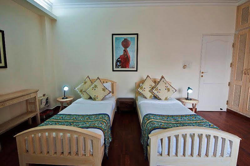 Colonel'S Retreat At The Airport Bed and Breakfast New Delhi Exteriör bild